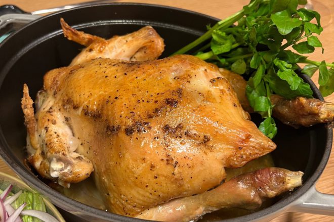 クリスマスのおうちデートで作りたい！丸どりの「ローストチキン」【レシピ】