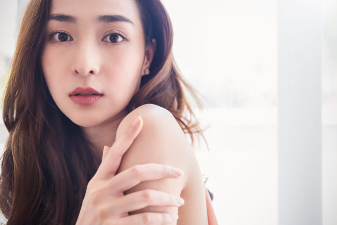 ずっと離さない！振り向かせたい！男性が夢中になる「男を追わせる女性」の特徴3つ
