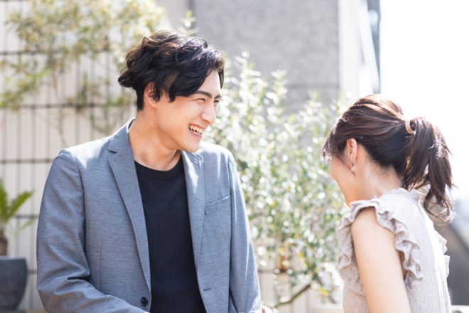 気づいてる…？男性が本命の女性に密かに行うアプローチ7選